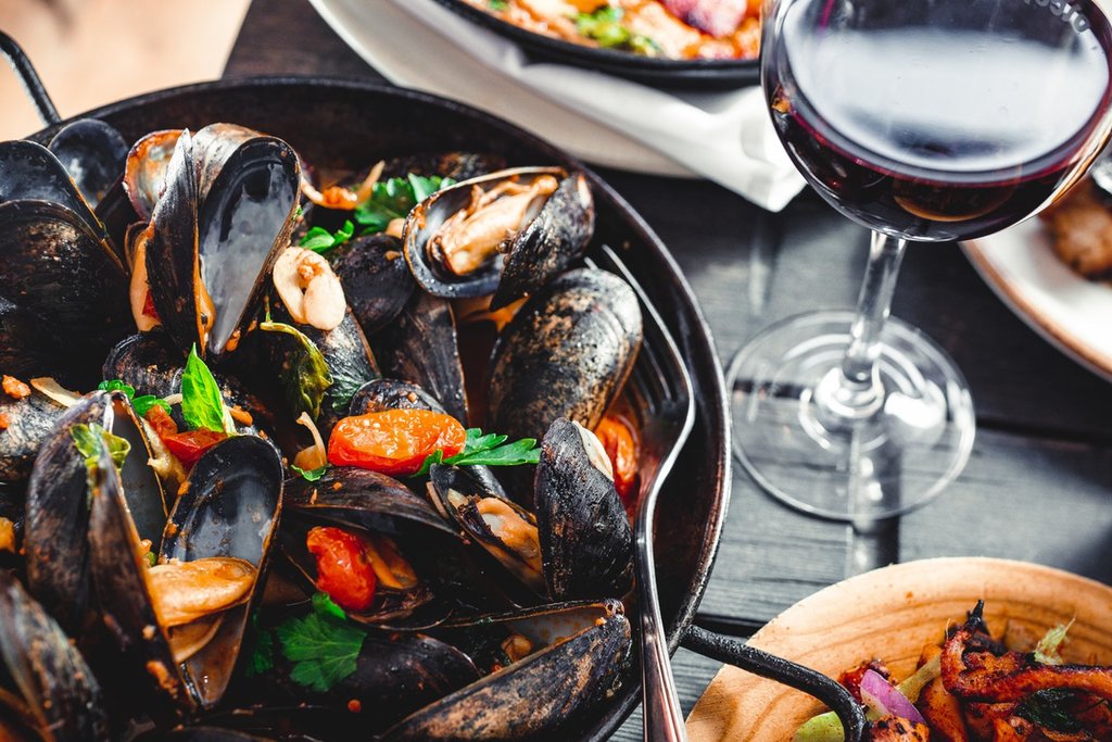 A sumptuous platter of local mussels