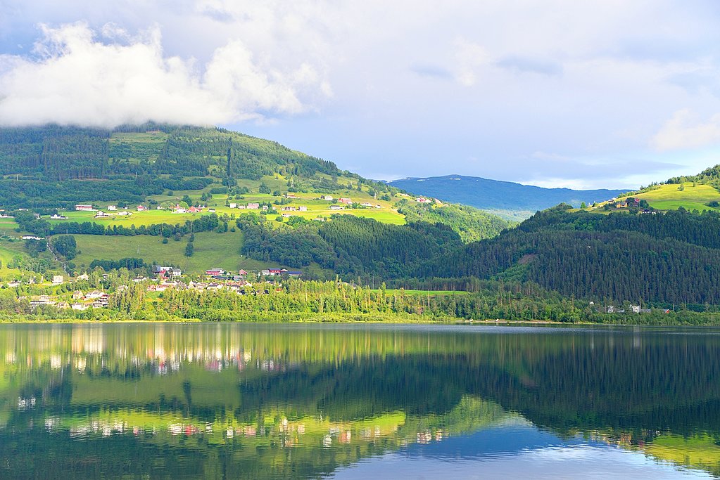 Lakeside setting near Voss
