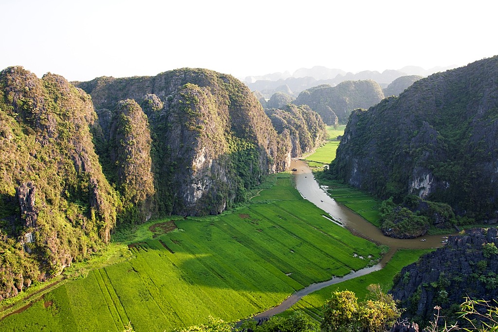 River flowing through Tam Coc