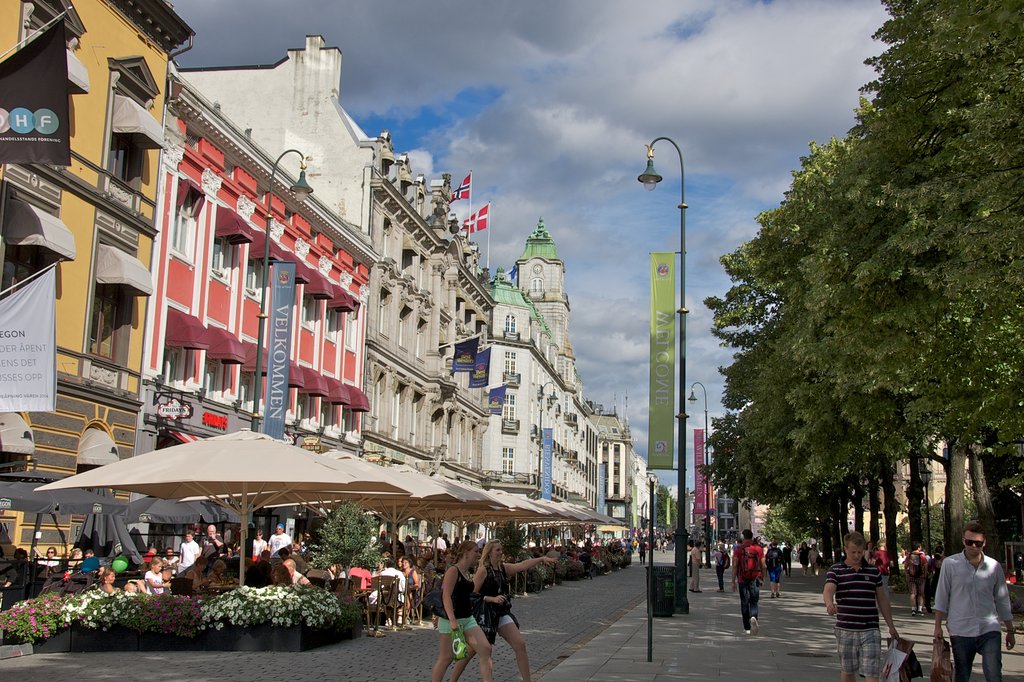 Many restaurants offer outdoor dining during summer months.