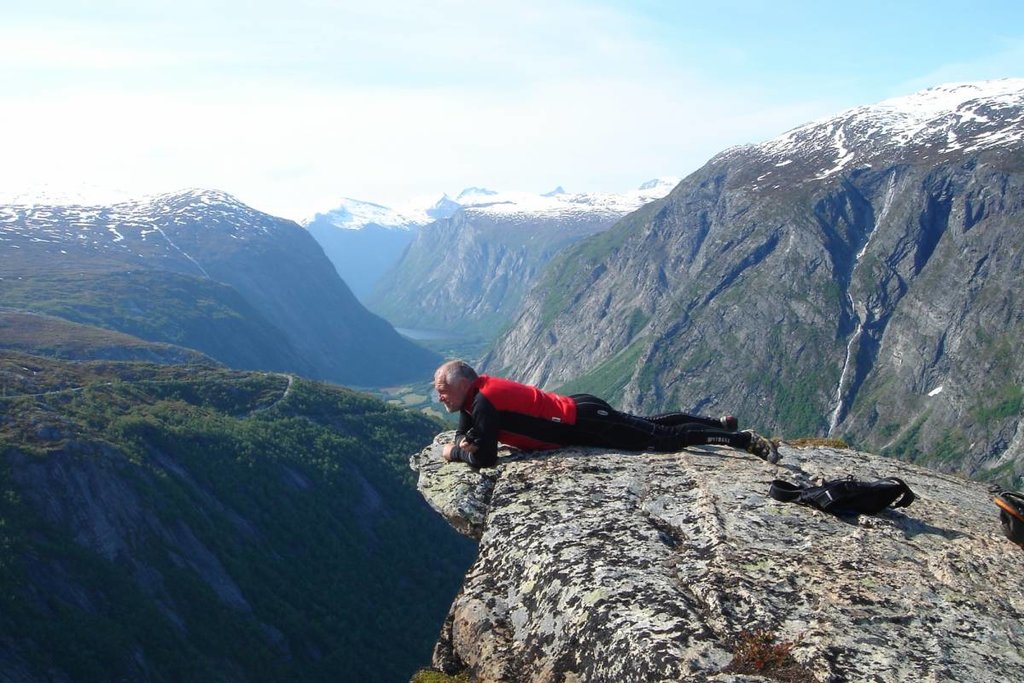 A precarious Norwegian perch