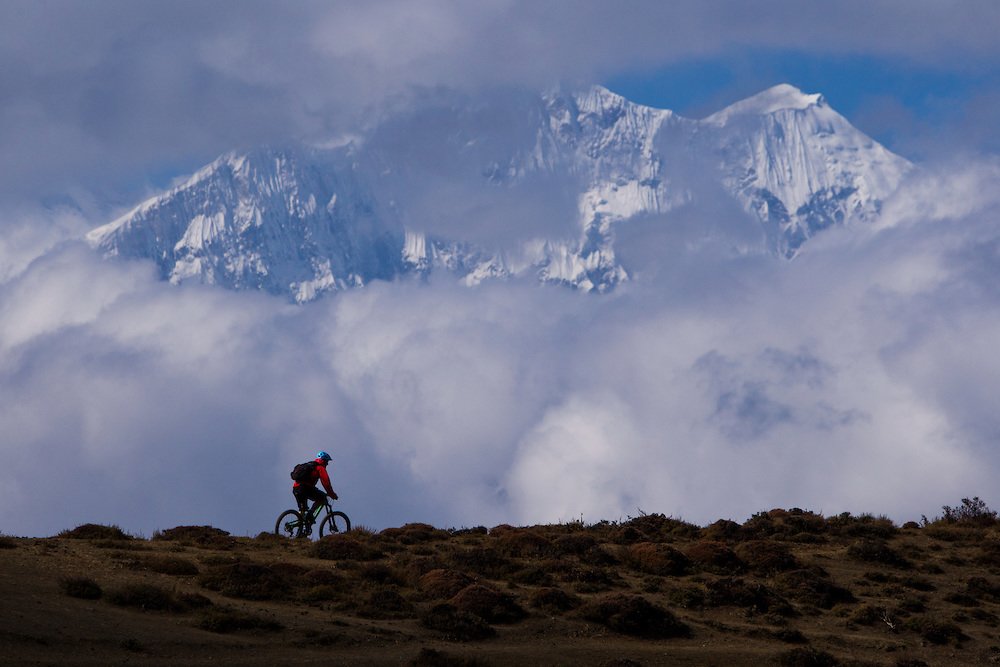 Mountain biker above Kagbeni