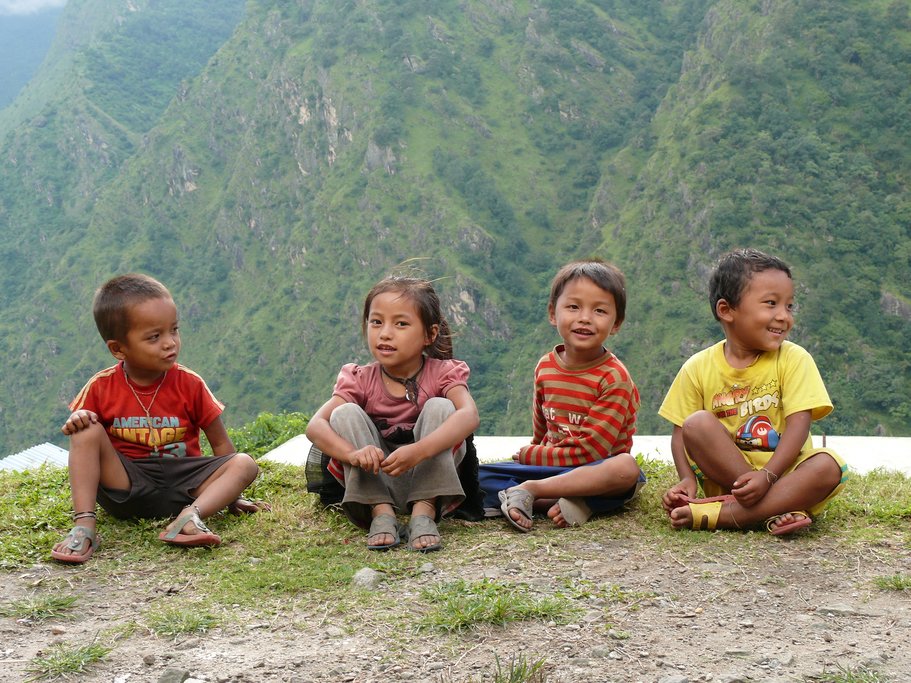 Meeting local children on the Annapurna trail