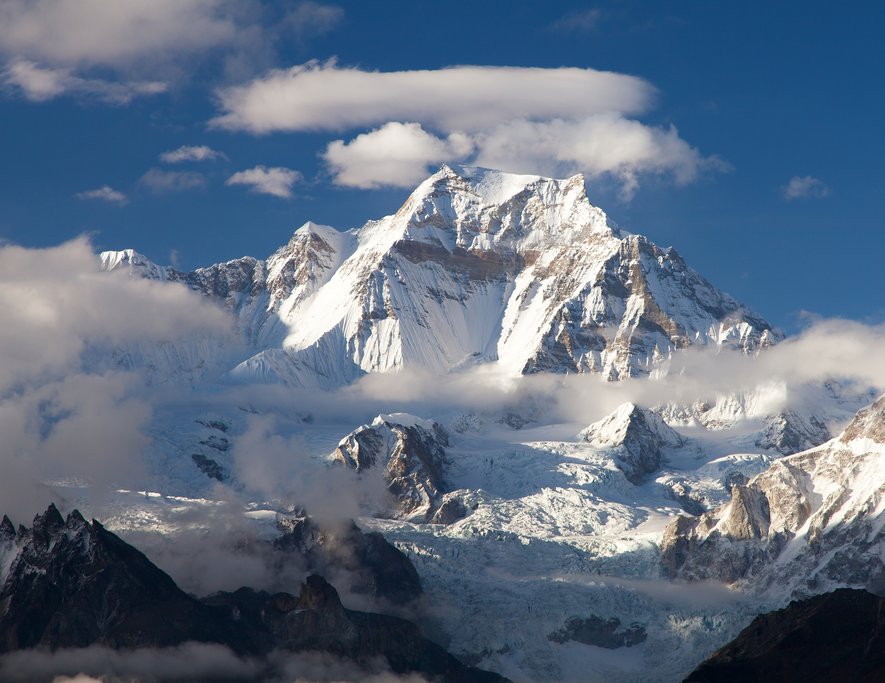 Views of the  Cho-Oyu 