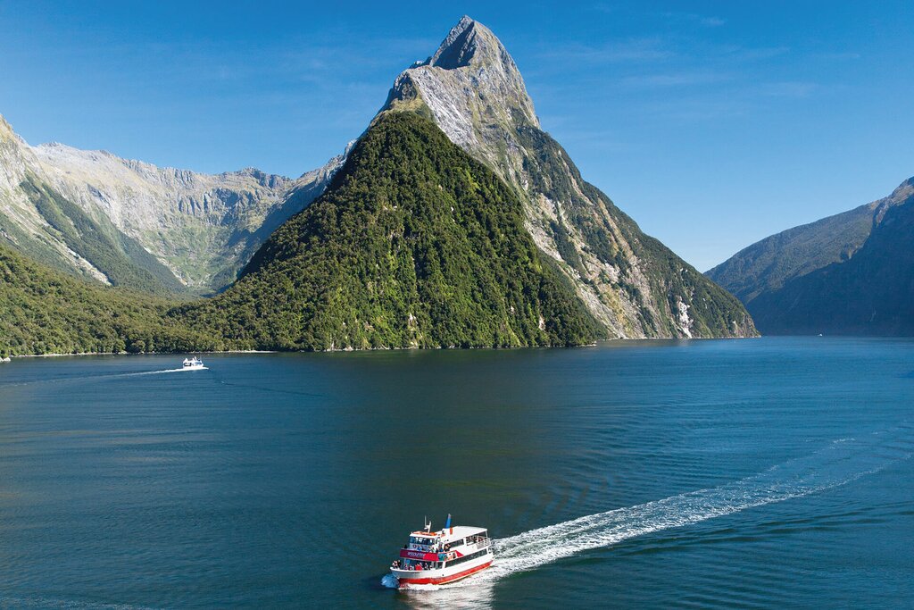 Cruise around Milford Sound on this exciting day trip