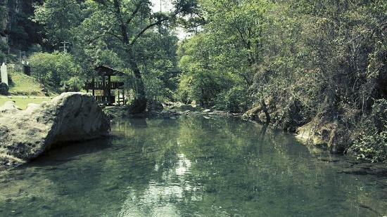 Crystalline waters in the Los Molinos river