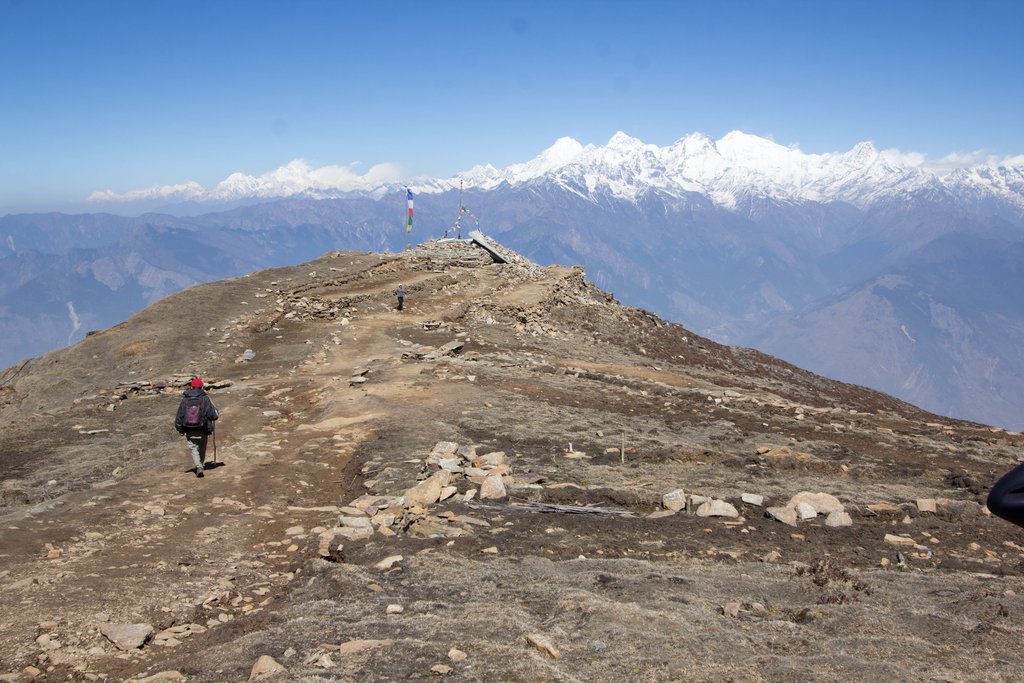 Heading towards Laurebina Pass