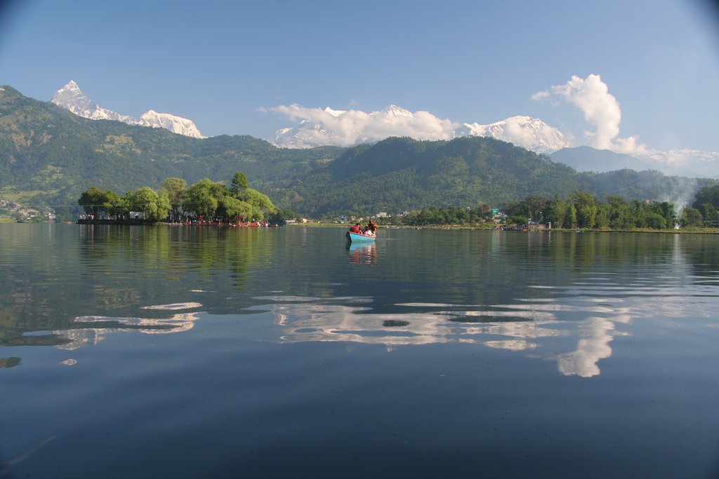 The serene Phewa Lake