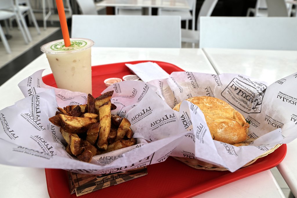 Late-night bites at La Lucha (Photo courtesy of Jazzy Jules' Wanderlust)