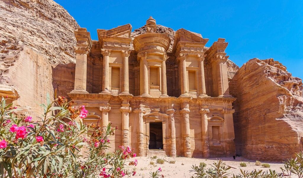 big-5ef5f4889cb8a180441a7688e95d9ab8