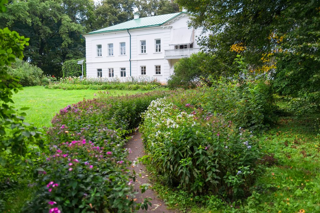 Tolstoy's house estate in Yasnaya Polyana