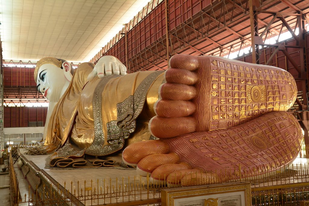 Reclining Buddha in Chaukhtatgyi Pagoda