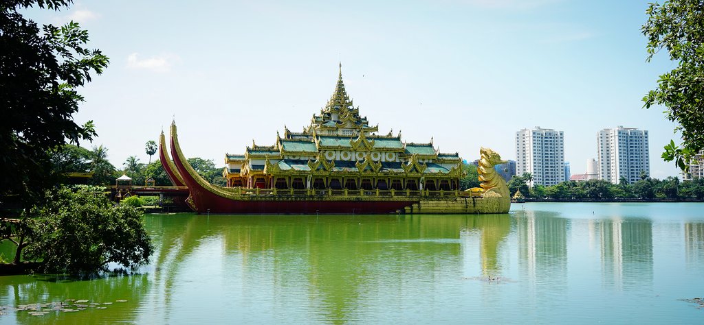 Karaweik Hall, Yangon