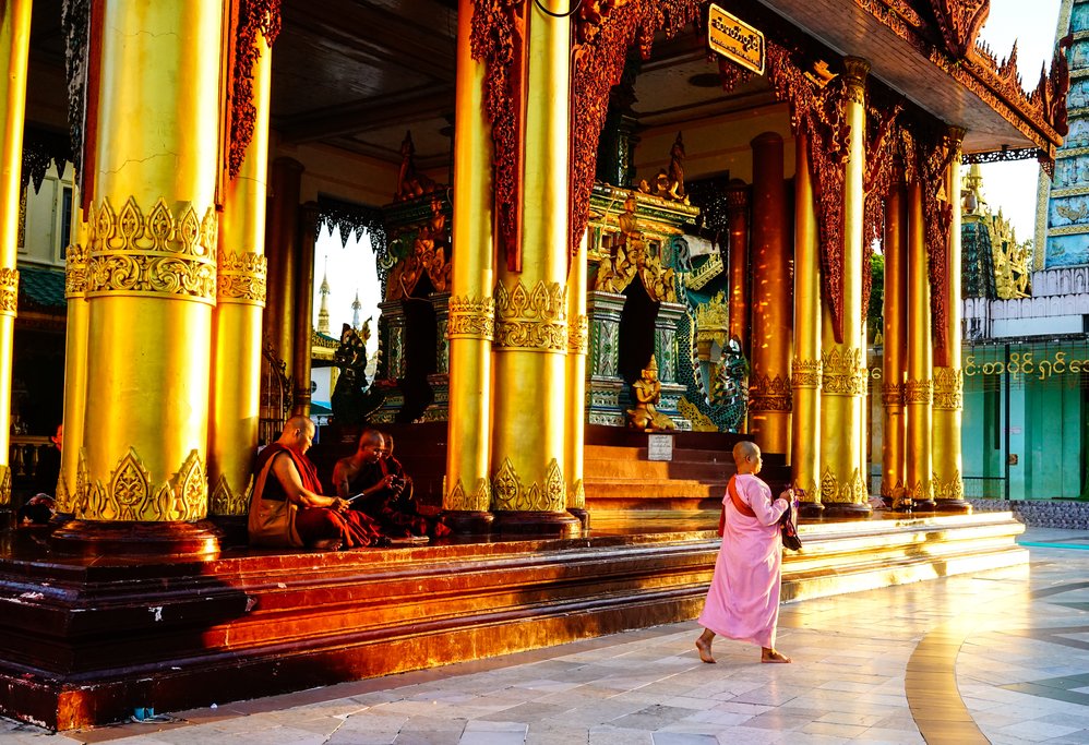 Buddhist monks and nuns at Shwedagon Pagoda