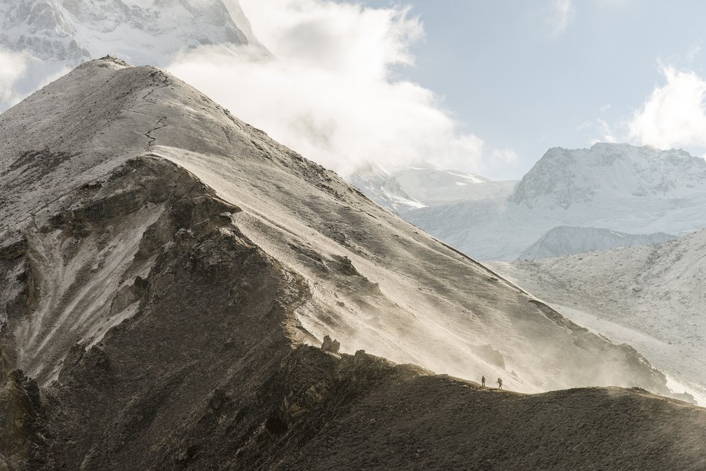 Hiking along the ridgeline near Kyanjin Gompa
