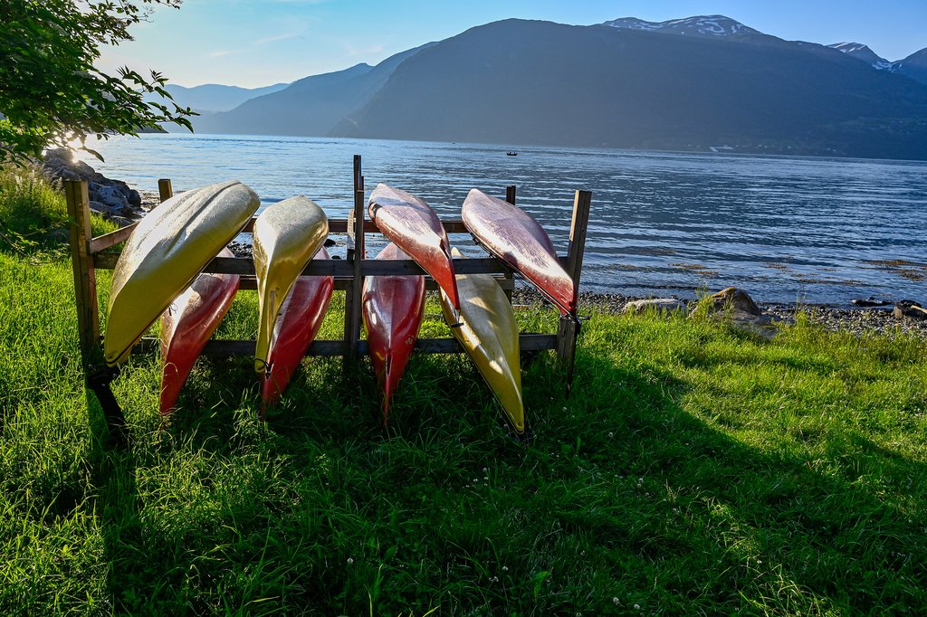 Consider a kayaking trip near Kalvåg