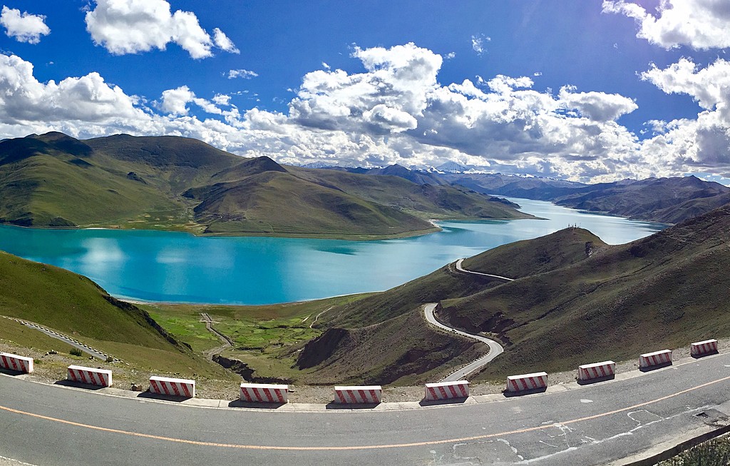 Yamdrok Lake