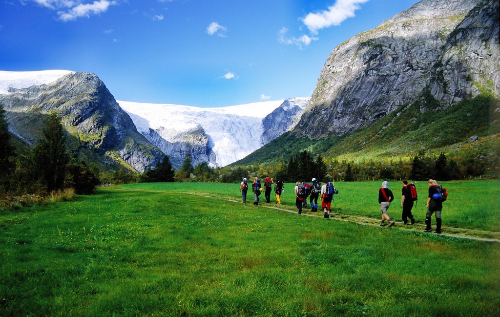 Hiking through the lush mountain pastures of Fjærland.