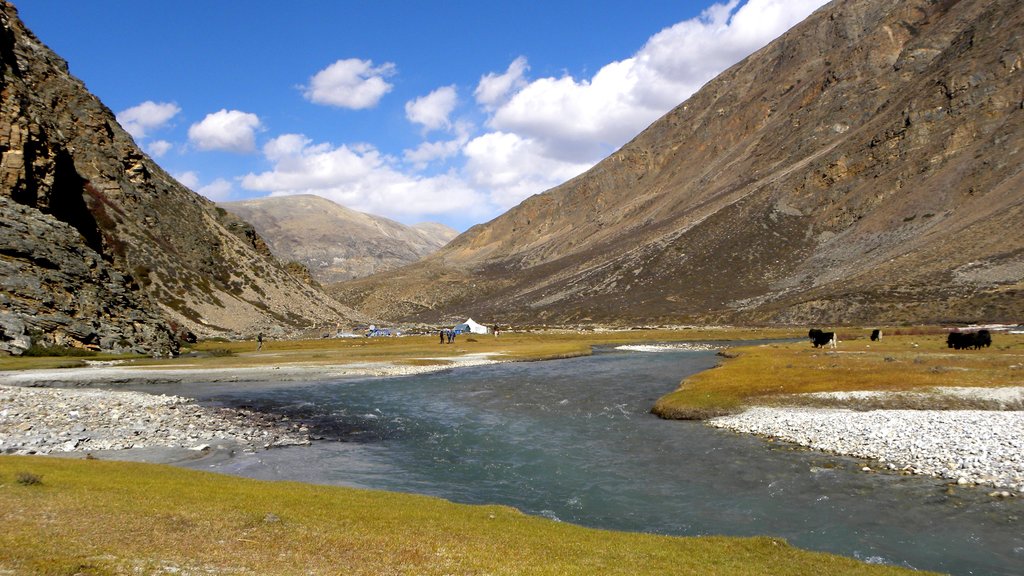 Chagzur hot spring, located after Jang village, is a welcome rest stop after 10 days of hard trekking