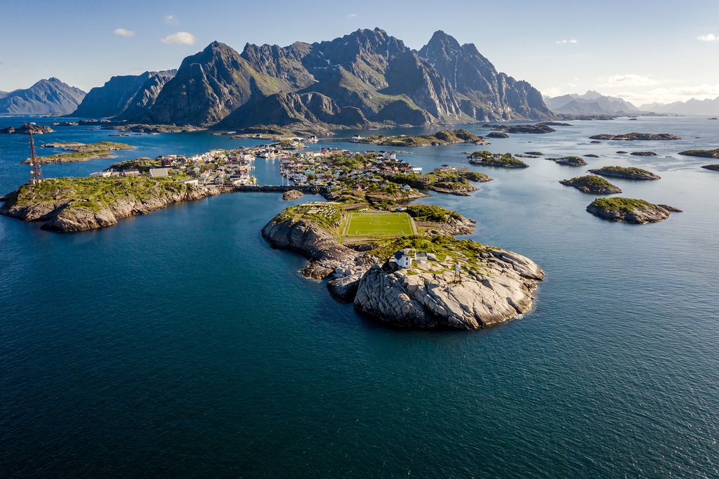 The interconnected islands of Henningsvær