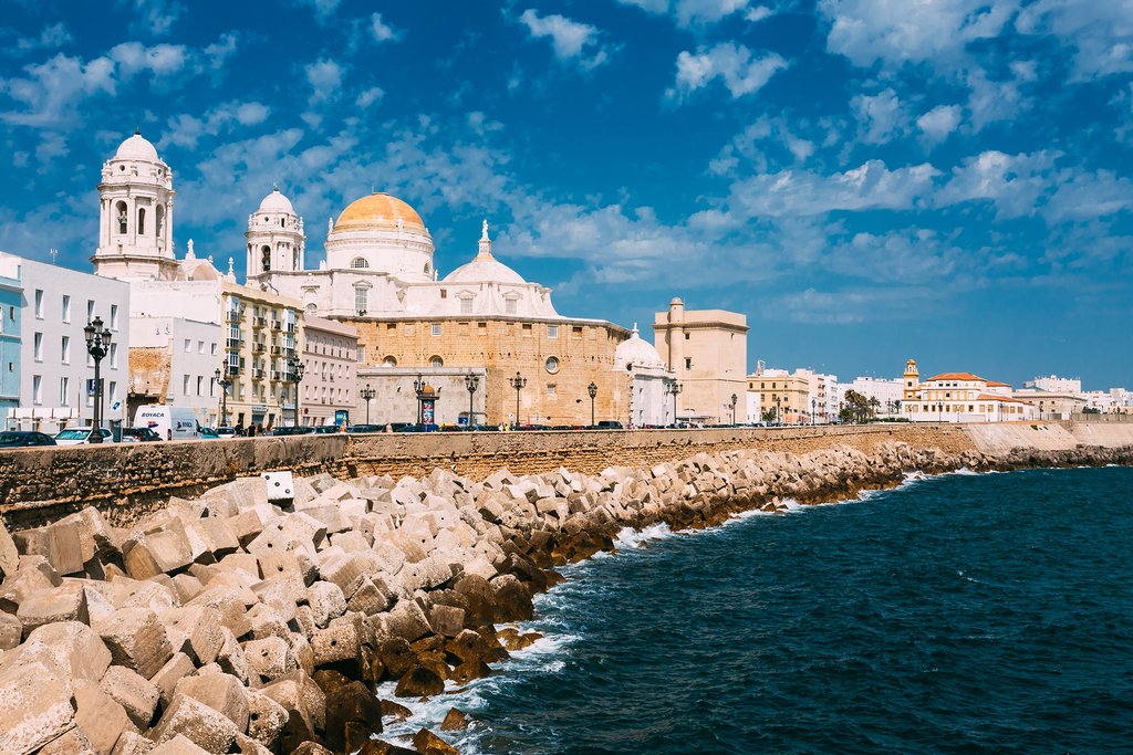 The inviting Paseo Campo del Sur waterfront promenade