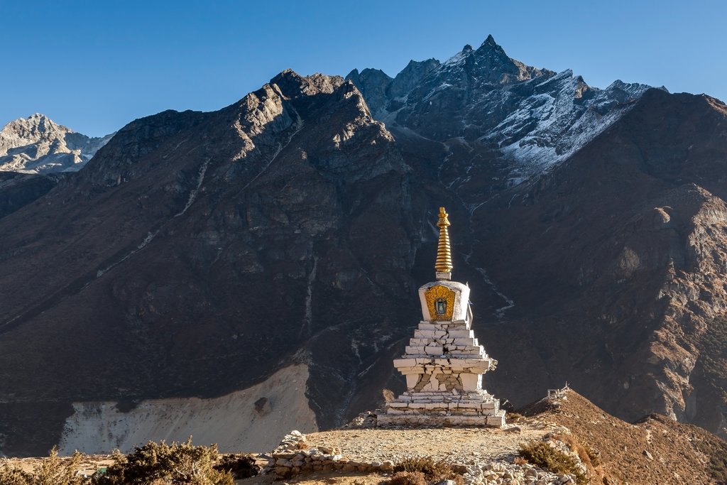 Buddhist stupa along the trail above Thame