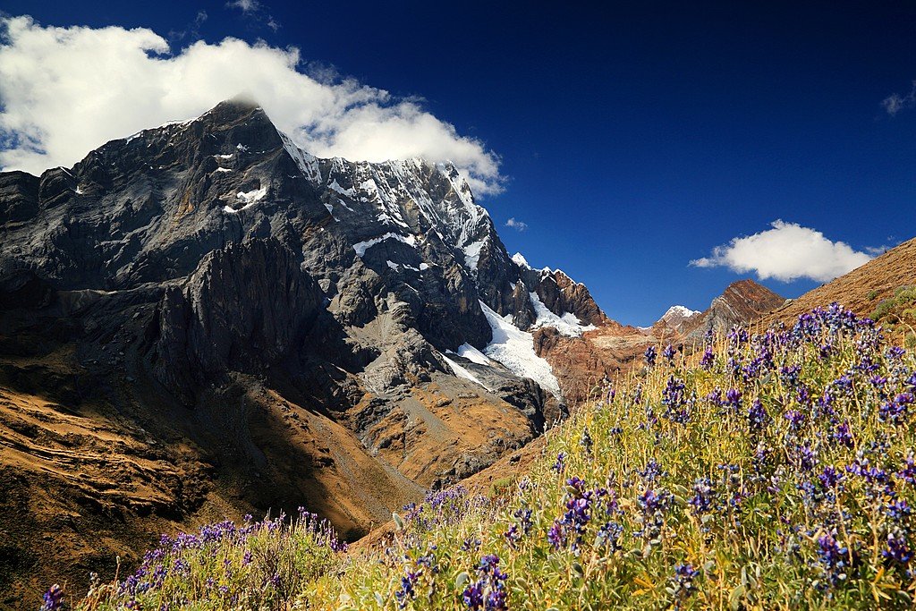 Alpine landscape in the Cordillera Huayhuash