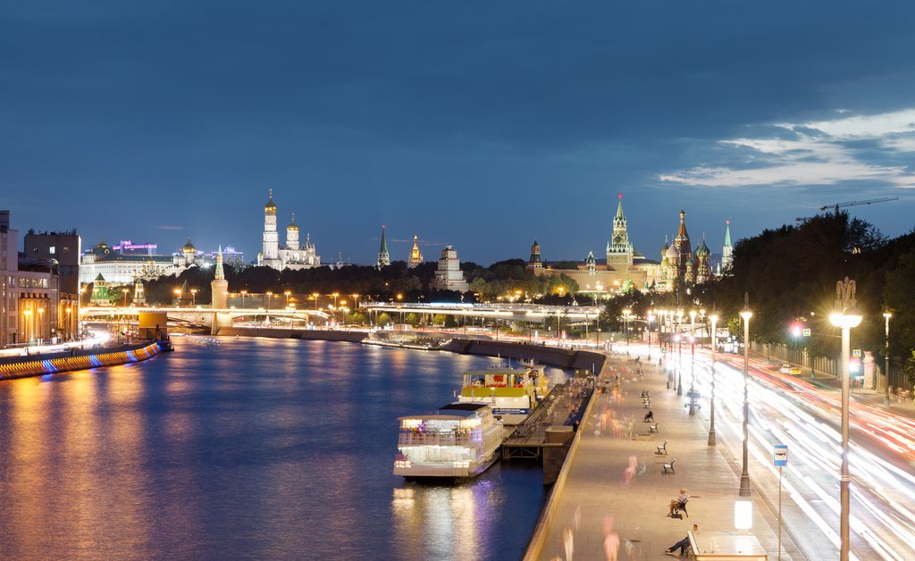 Moskva River at night