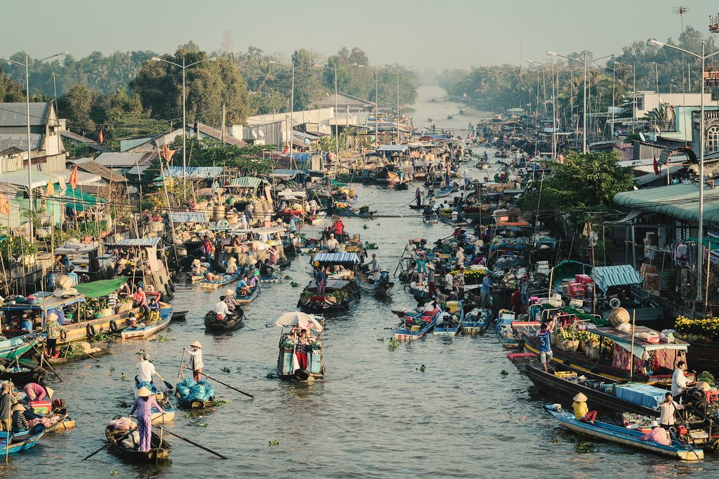 Visit the floating market