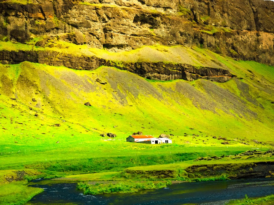 A summerhouse in the Icelandic countryside