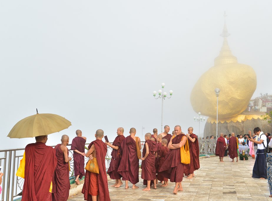 Kyaiktiyo Pagoda (Golden Rock)