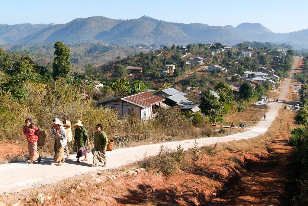 Leaving the village of Kalaw