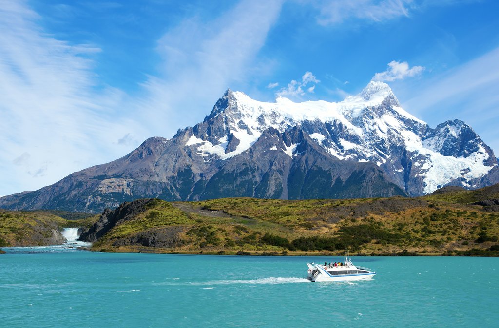 Catamaran ride across Lake Pehoe