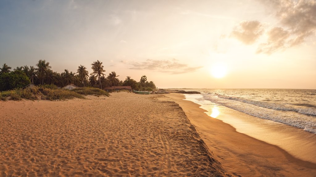 Enjoy a free day in Kalpitiya and one last amazing ocean sunset