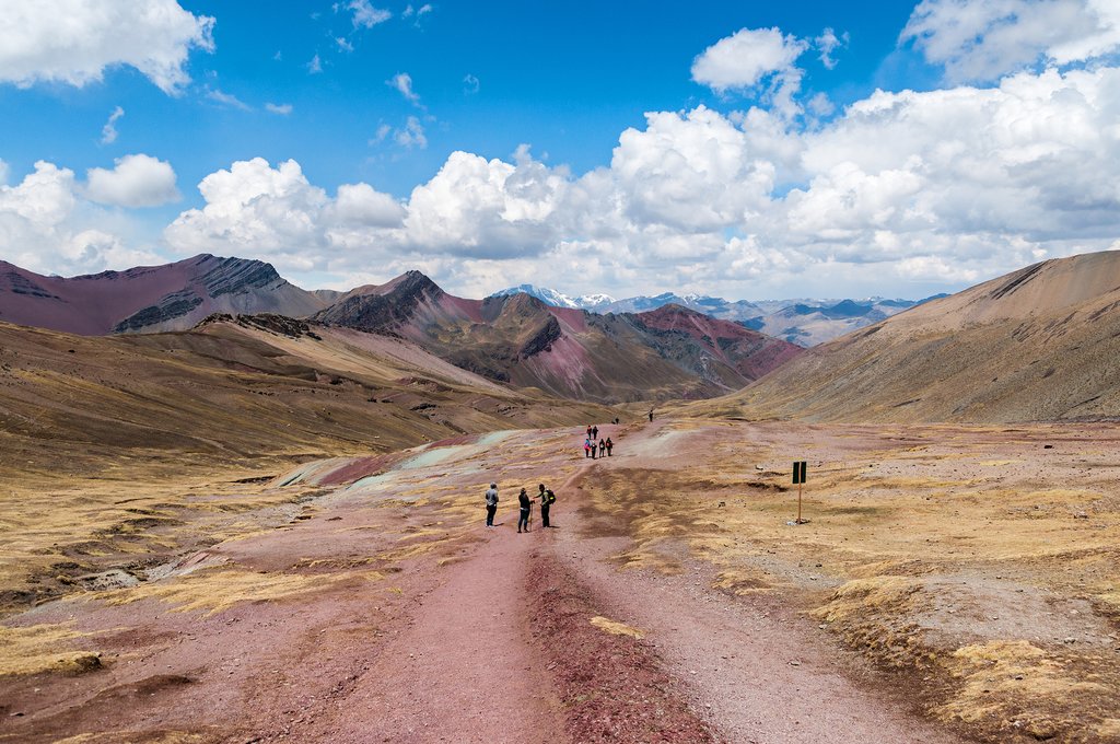 Trekking en route to Rainbow Mountain