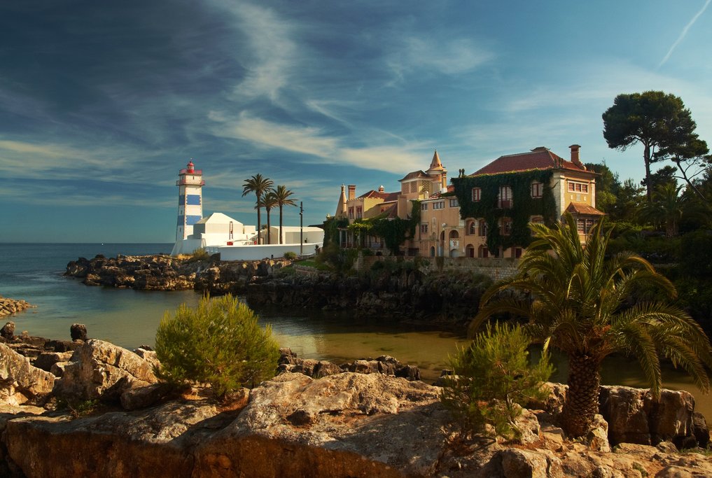 An 19th century seafront mansion in Cascais