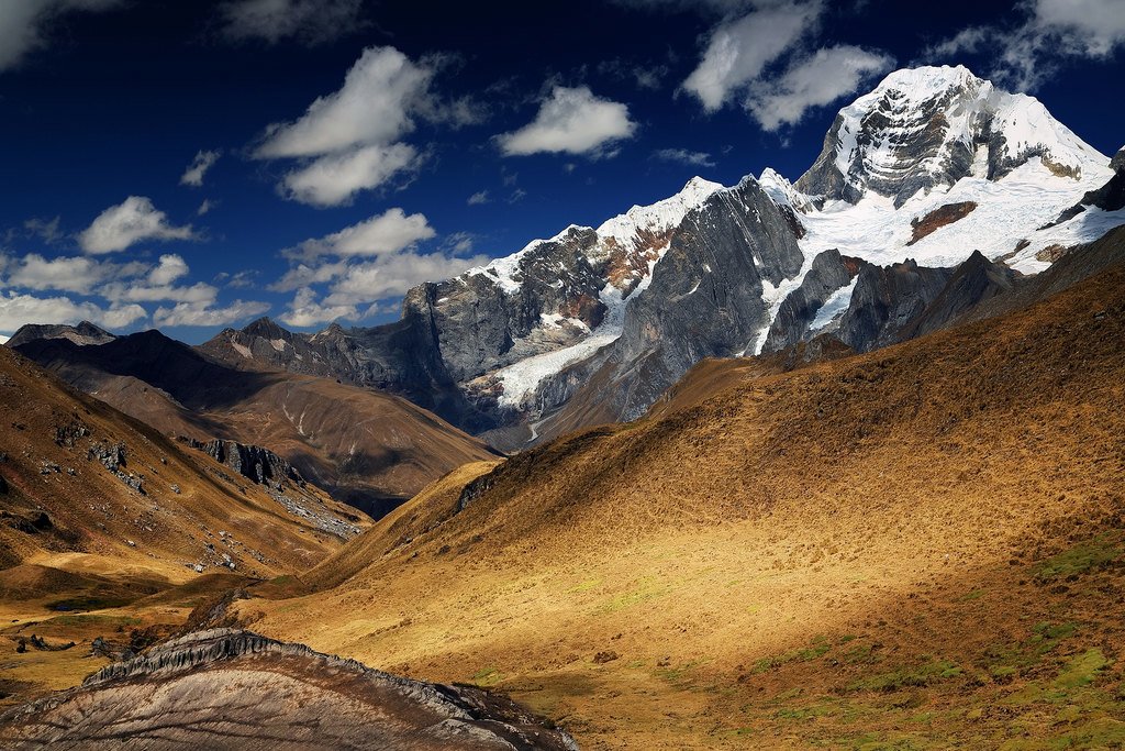 Views of Yerupaja peak