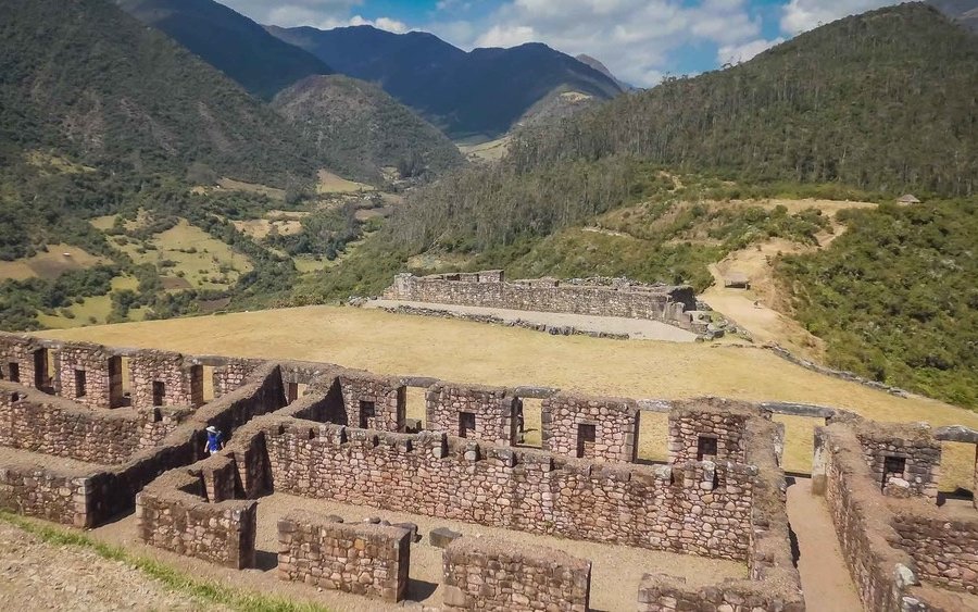 Historic sites built by the Inca can be explored at Huancacalle.