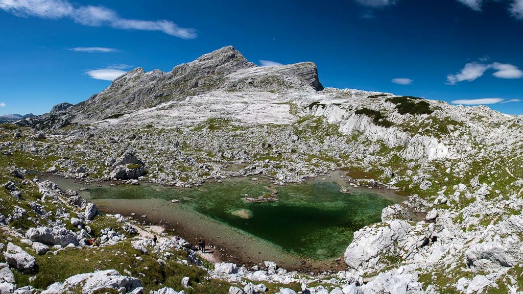 The Seven Lakes valley