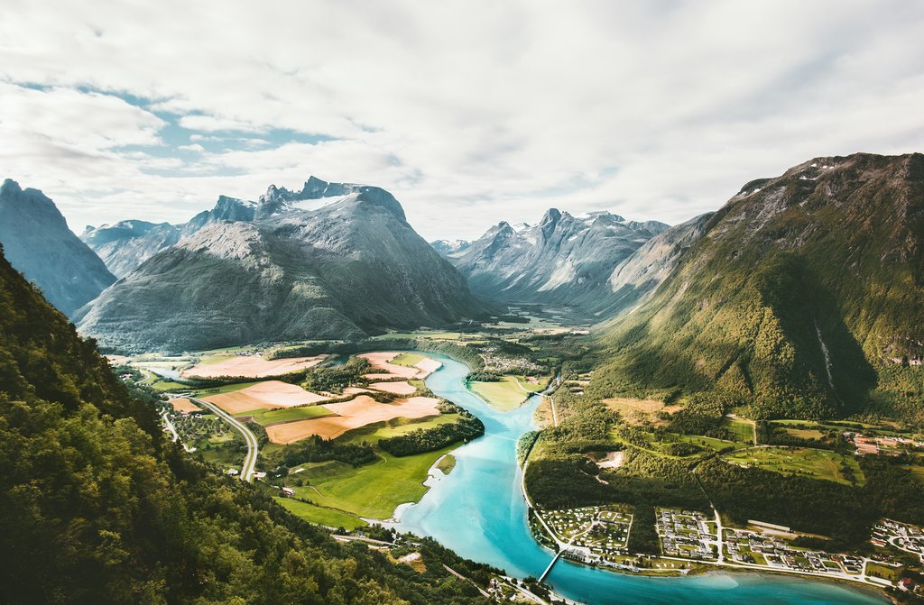 Take a train to Åndalsnes in order to get to Ålesund