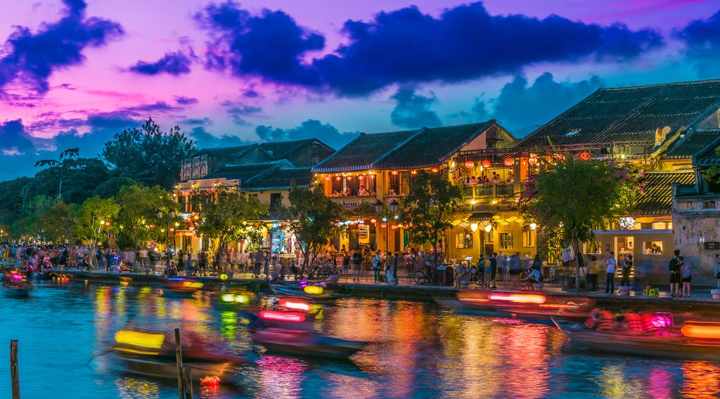 Take an evening stroll along the river in Hội An