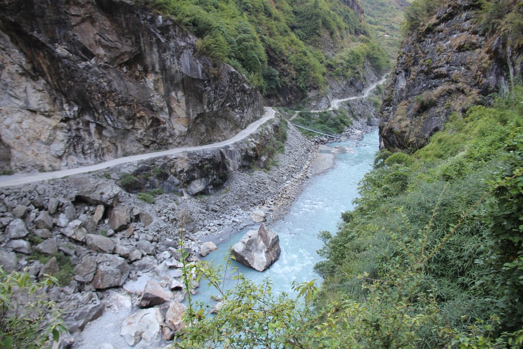 Road to Manang