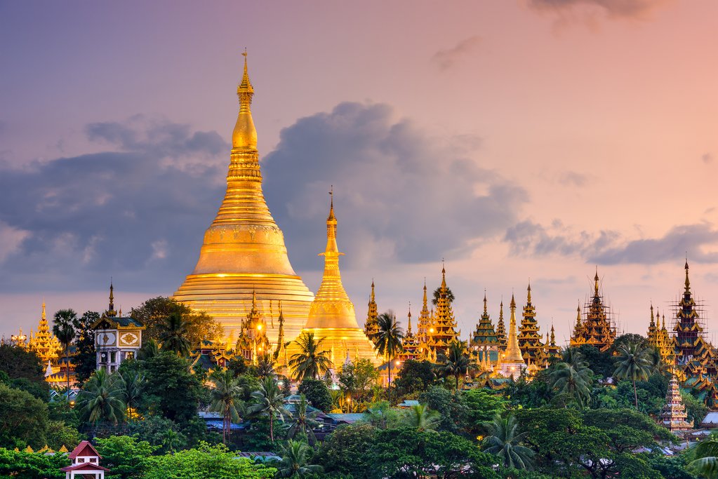 Shwedagon Pagoda in Yangon at dusk