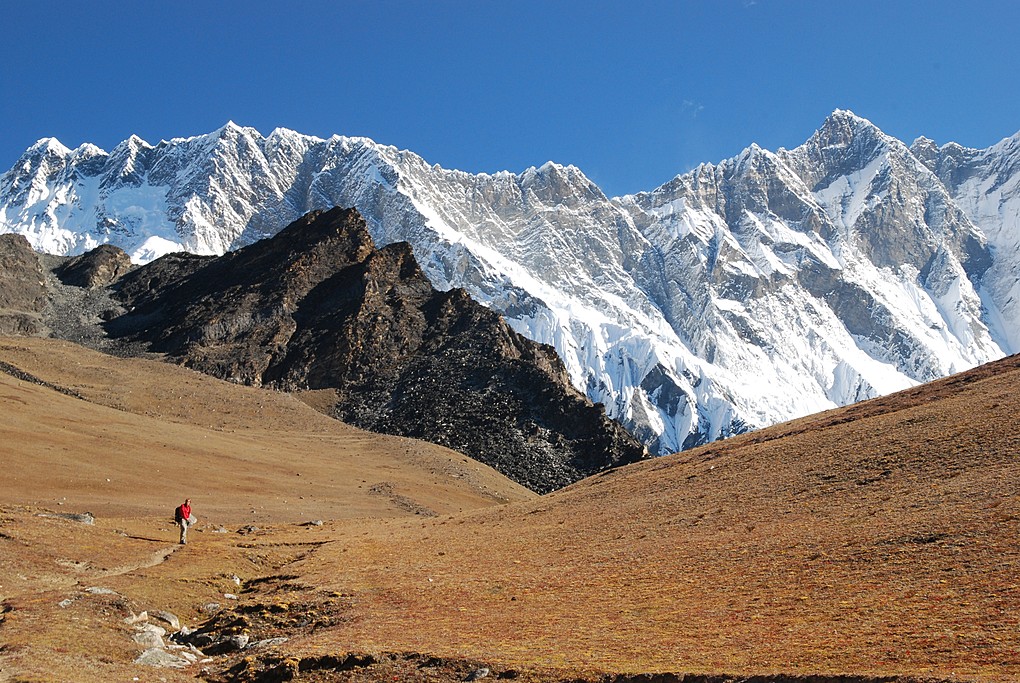 Beginning the hike to Chukung Ri