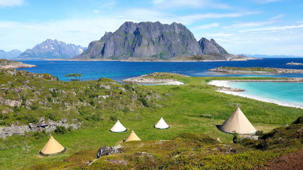 Glamping with a view at Skrova