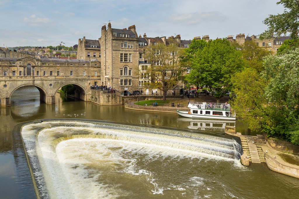 Pulteney Bridge and Weir on the River Avon, Somerset, England