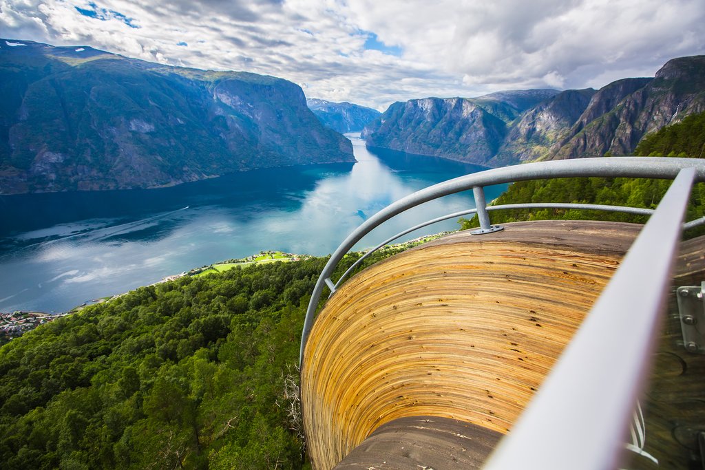 Check out this sleek viewing platform for photographs.