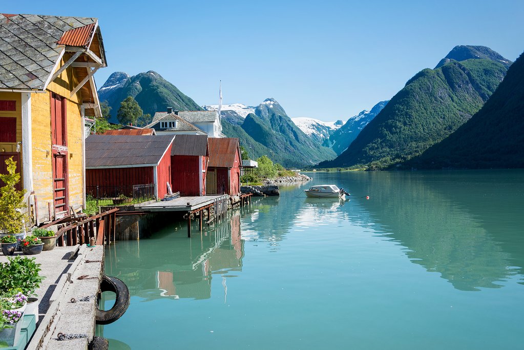 Hike and/or kayak in Fjærland