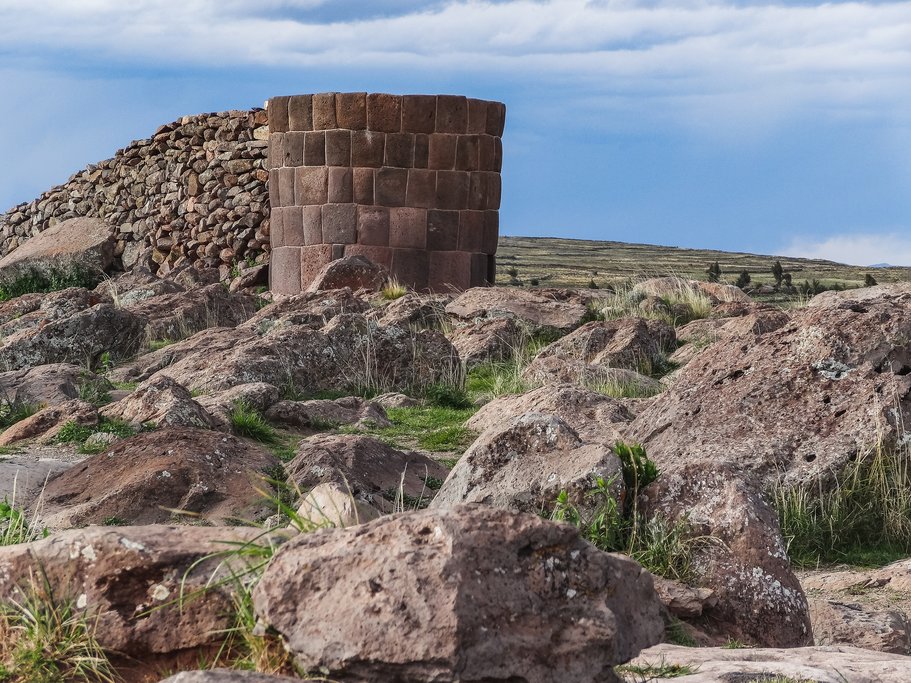 Round stone tombs