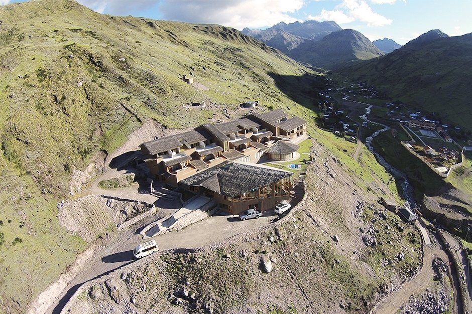 A bird's-eye view of a lodge along the hiking trail (Photo courtesy of Mountain Lodges of Peru)